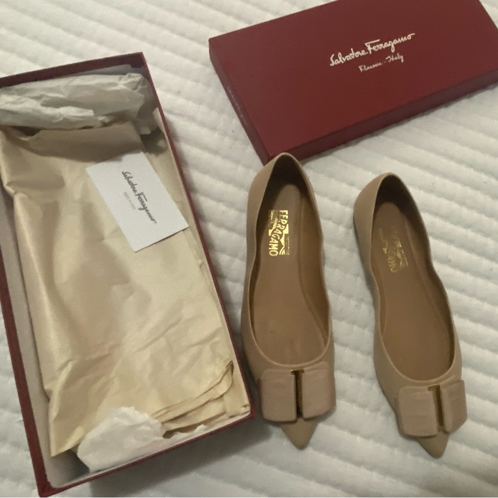 Salvatore Ferragamo Pointed Toes Flats Nude Size7.5